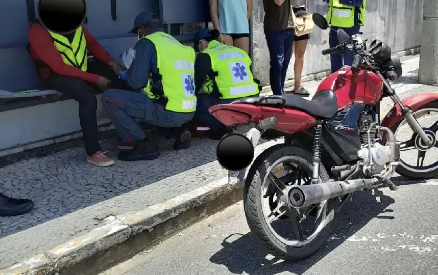 Colisão entre carro e moto deixa um ferido em Brusque 
