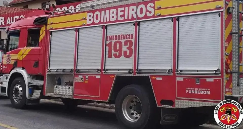 Queima de lixo se espalha e causa incêndio em vegetação no Centro 
