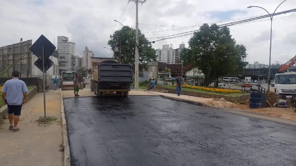 Ponte do terminal deve ser liberada até o meio-dia desta segunda-feira (18)