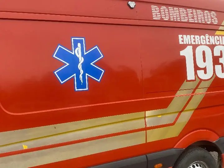 Homem fica ferido ao cair de altura de 8 metros em Brusque 