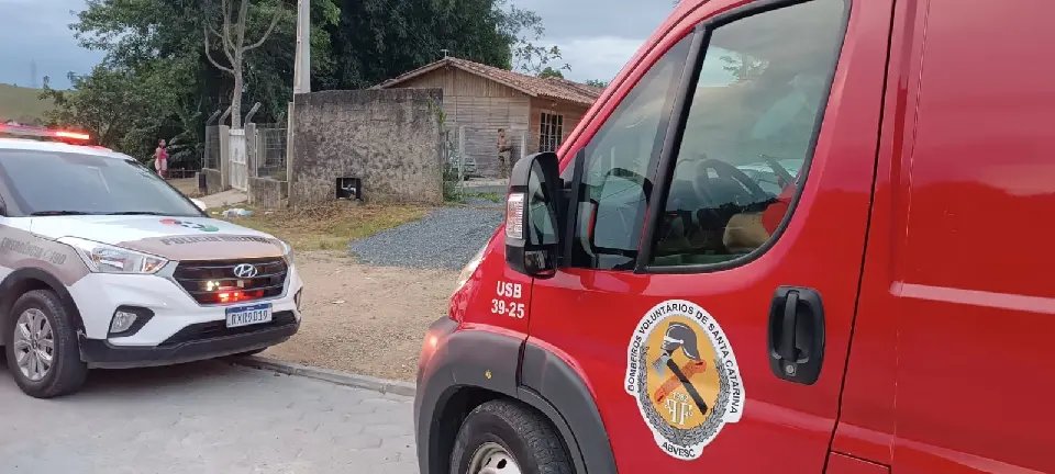 Homem de 57 anos é encontrado morto dentro do carro em Ilhota 