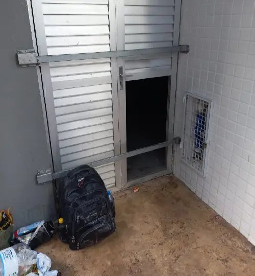 Homem morre eletrocutado ao tentar furtar fios de energia em edifício