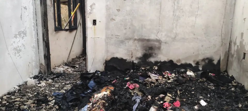 Casa é totalmente destruída por incêndio em Brusque 