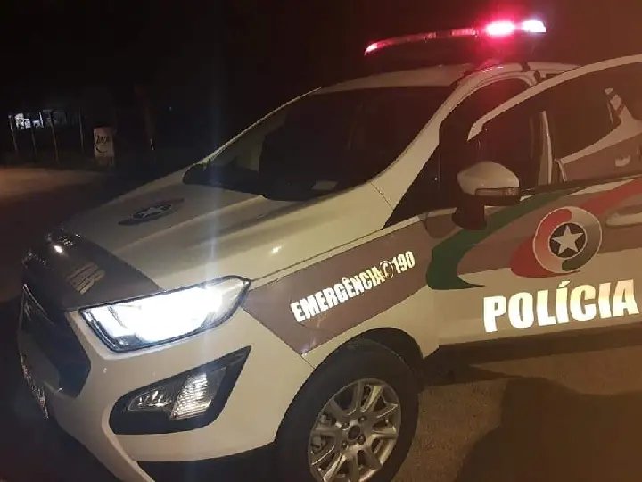 Sob influência de drogas, filho danifica residência do pai em Guabiruba
