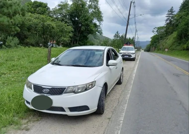 Carro furtado em Brusque é recuperado em Doutor Pedrinho 