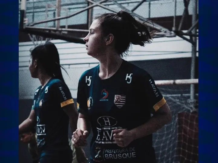 Barateiro Futsal renova com a ala Évelyn Jomes