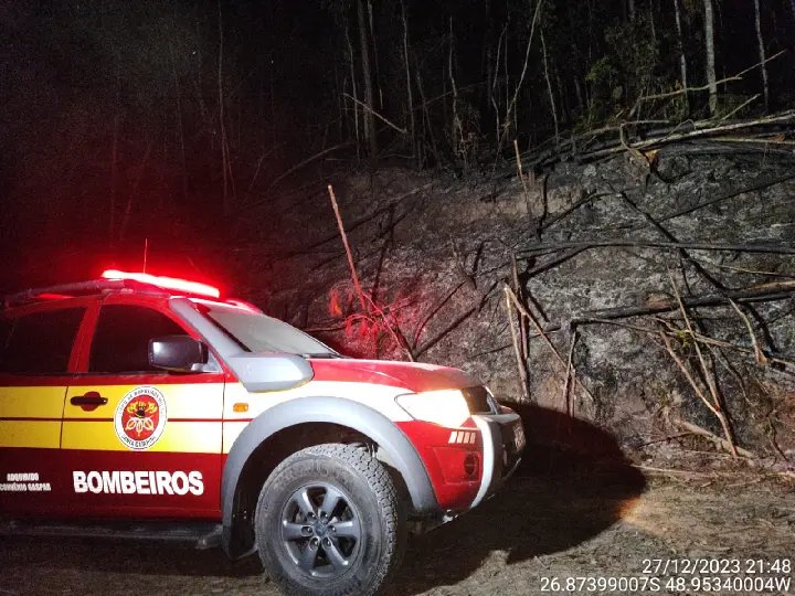 Incêndio destrói 10 mil metros quadrados de mata em Gaspar