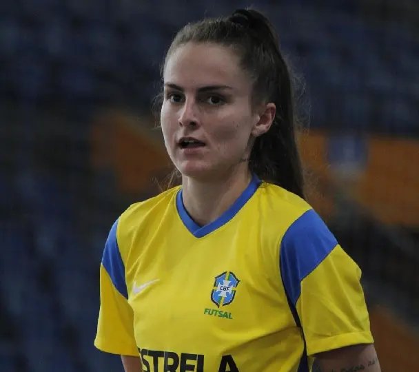 Barateiro anuncia contratação da pivô da seleção Eveli Calou