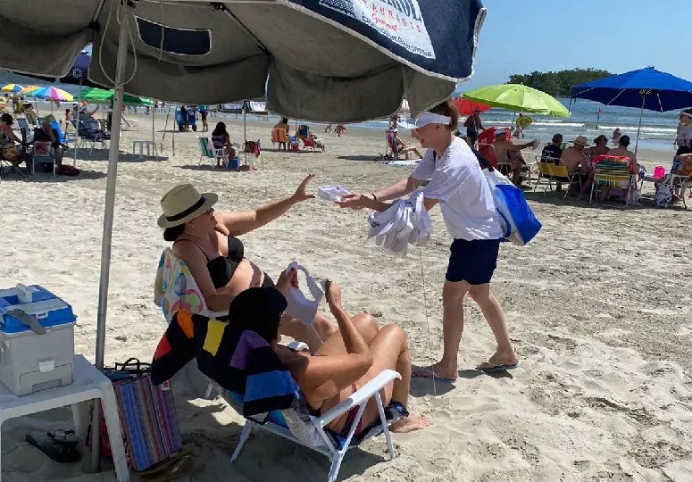 Havan distribui viseiras para banhistas em praias de SC