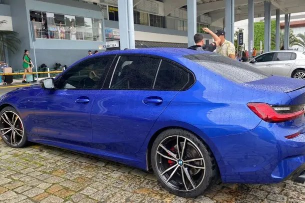 Quarteto é encontrado sem vida dentro de carro de luxo em rodoviária 