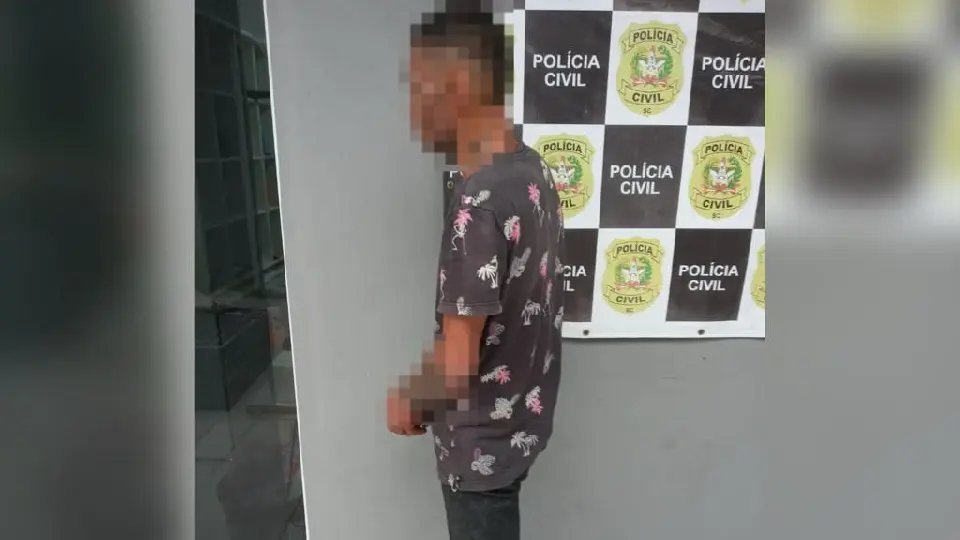 Criminoso com placa adulterada tenta subornar policiais e acaba na cadeia