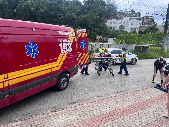 Ciclista é atropelada e fica ferida na Travessa Dom Joaquim 