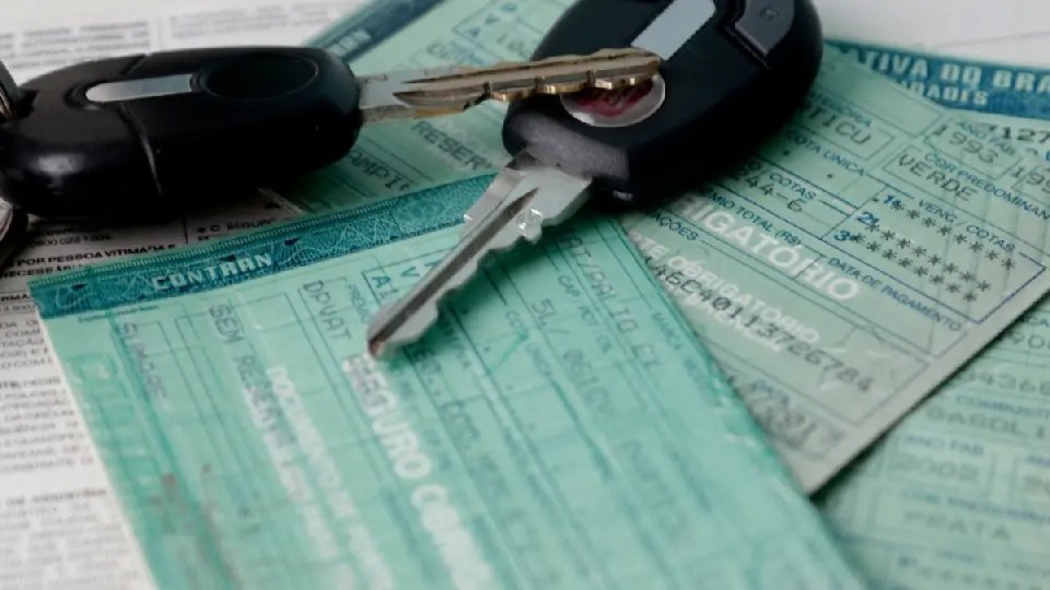 Veja quando fazer o documento do carro em 2024