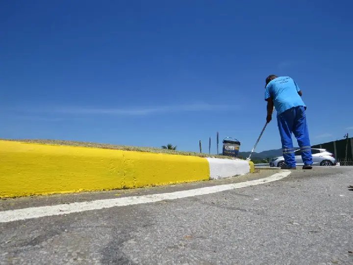 Serviços de sinalização dão nova cara a trechos de Brusque