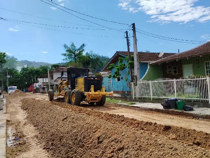 Rua do Limeira inicia pavimentação pelo projeto Parceria Comunitária 