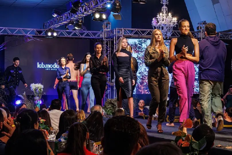 Desfile da Pronegócio apresenta tendências do Inverno 2024