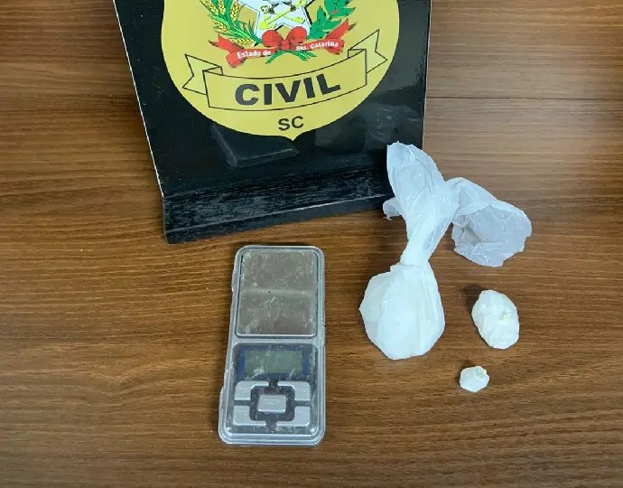 Polícia prende homem por tráfico de drogas em Brusque