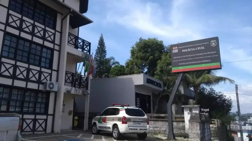 Motorista é levado para a delegacia com sinais de embriaguez
