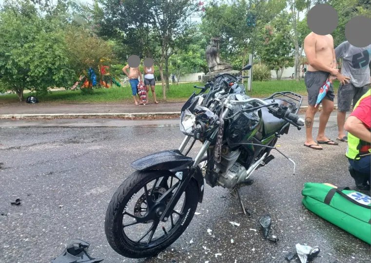 Motociclista fica ferido após acidente no bairro Azambuja 