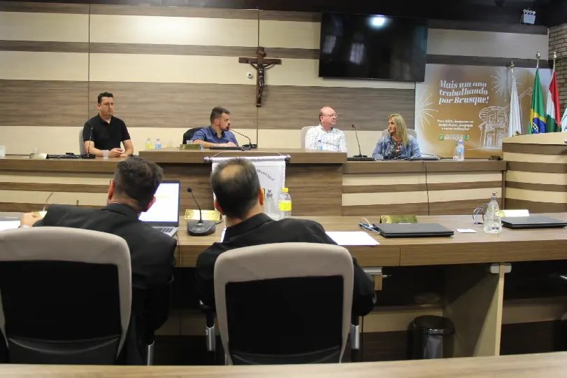 Clima fica tenso em depoimento sobre caso da rachadinha