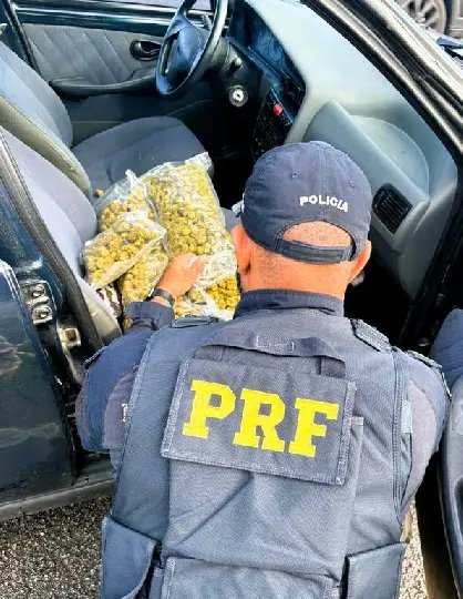 Antes de perseguição policial, homem abandona mulher com bebê no colo