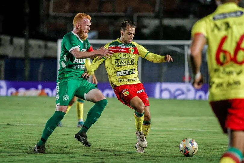 Em campo pesado, Brusque e Chapecoense empatam sem gols