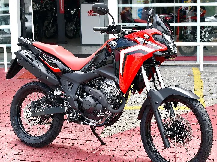 Mega Motos promove “Dia D” com teste da XRE300 Sahara 