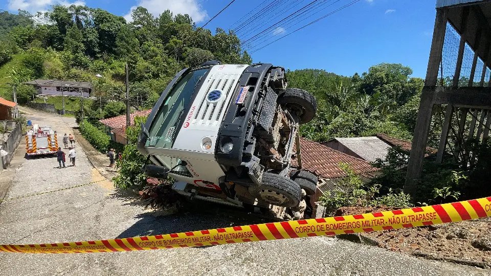 Bombeiros atualizam informações sobre acidente em Brusque