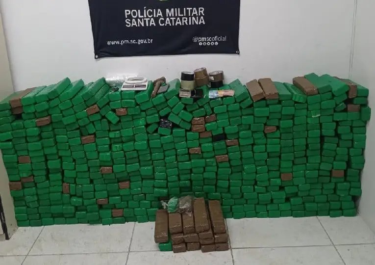 Dois homens são presos com mais de 300 kg de maconha