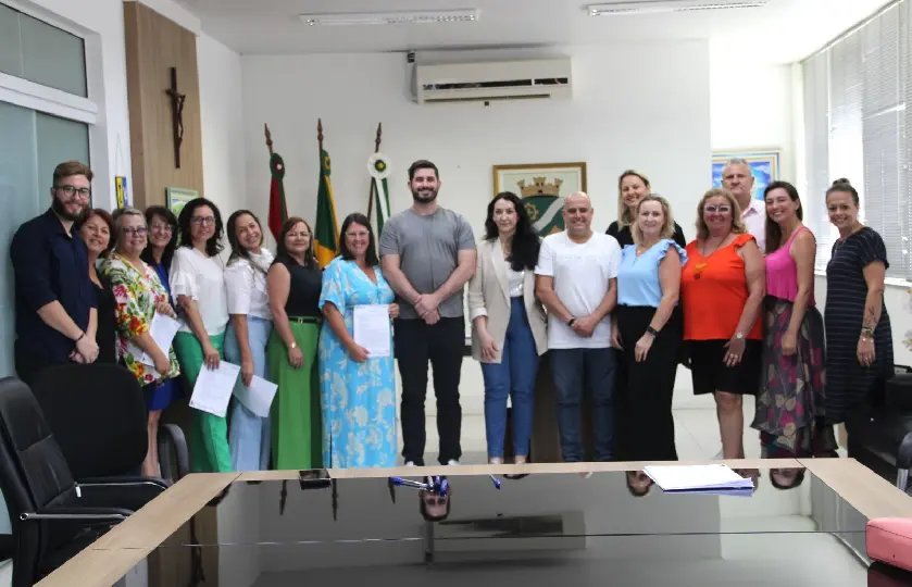Novos diretores escolares da rede municipal tomaram posse