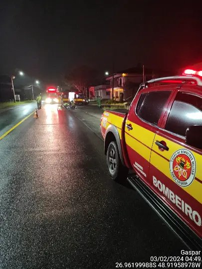 Acidente na Ivo Silveira deixa motociclista gravemente ferido