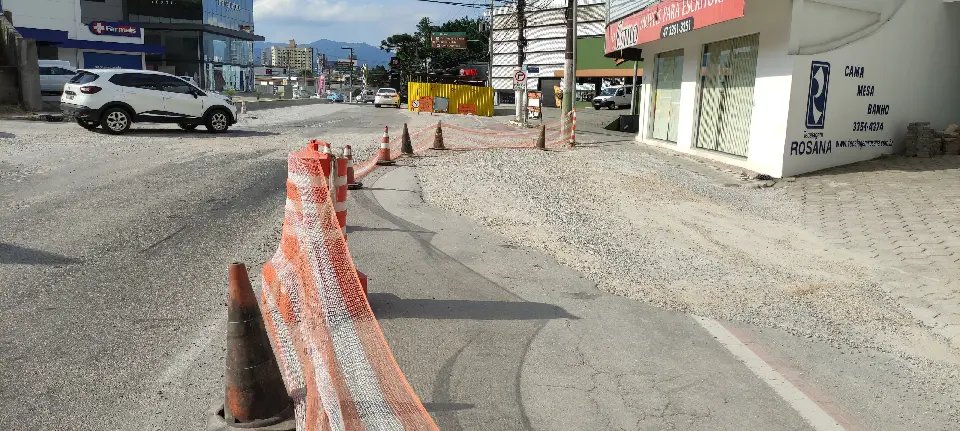 Obra avança aproximadamente 50 metros em cinco meses 