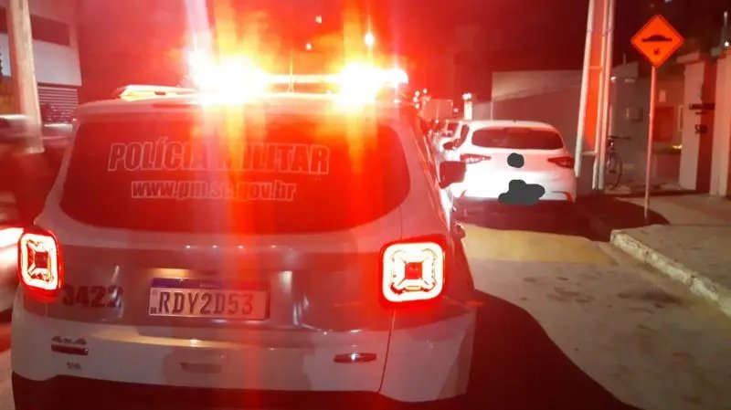 Mulher é assassinada a tiros ao lado do marido 