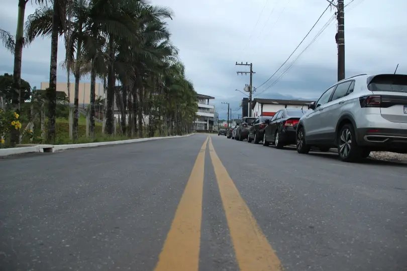 Programa de pavimentação comunitária inaugura nova rua