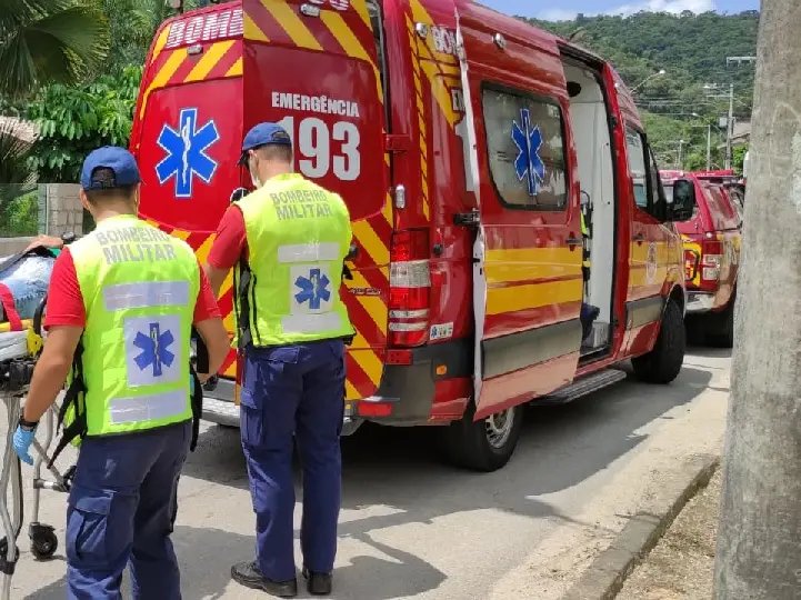 Homem sofre queda e precisa ser socorrido em Brusque 