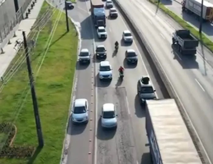 (VIDEO) Polícia faz fiscalização com drone na rodovia Antônio Heil 
