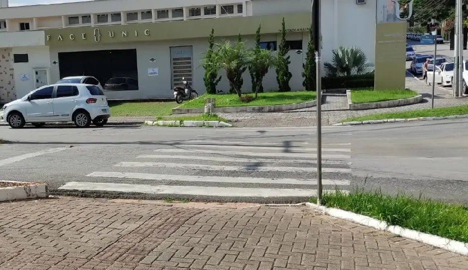 Momento de indecisão acaba em acidente em Brusque 