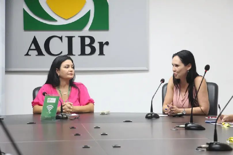 Secretária da Saúde participa de reunião de Núcleo da ACIBr