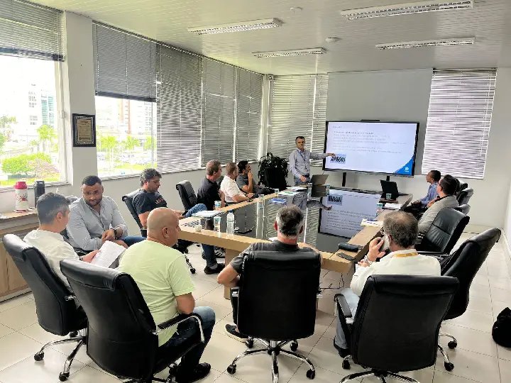 Prefeitura e Celesc querem reduzir fios nas ruas