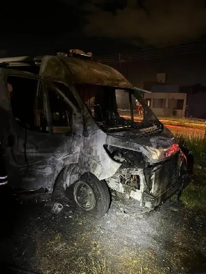 Empresa é invadida e carro acaba incendiado no pátio