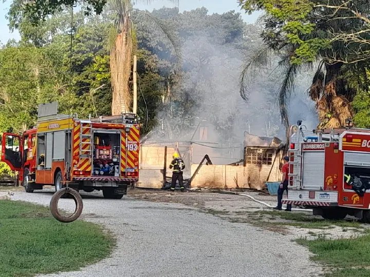 Bombeiros são acionados para apagar incêndio em Guabiruba 