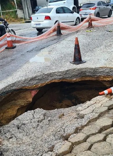 Prefeitura divulga nota sobre buraco na Primeiro de Maio