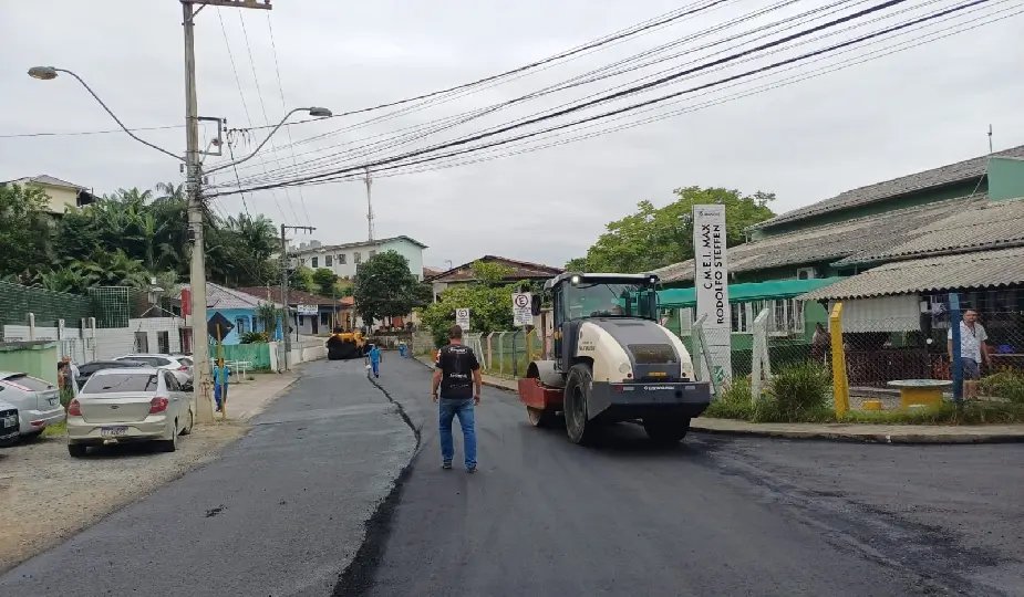 Rua do bairro Steffen recebe recapeamento asfáltico