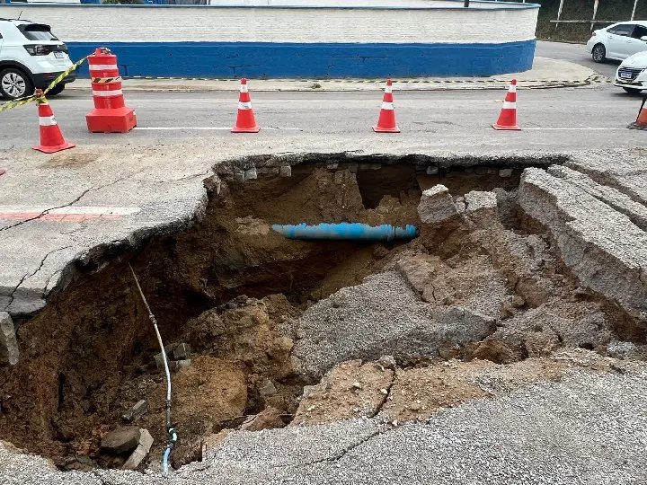 Erosão na 1º de Maio aumenta após as chuvas