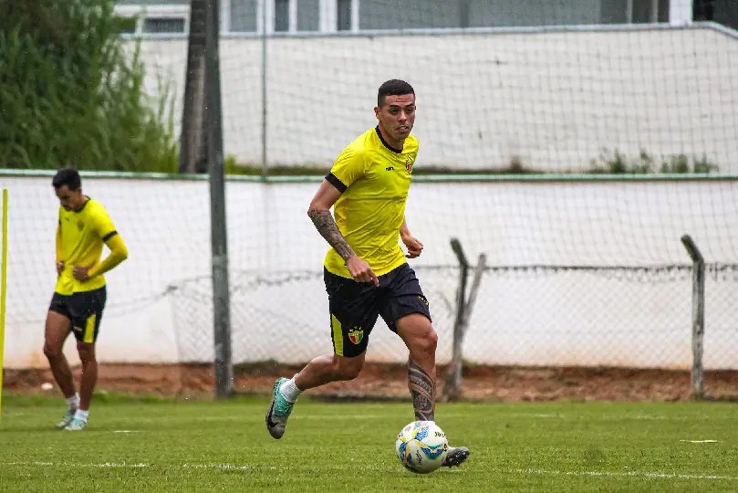 Quadricolor foca no Avaí em busca dos três pontos