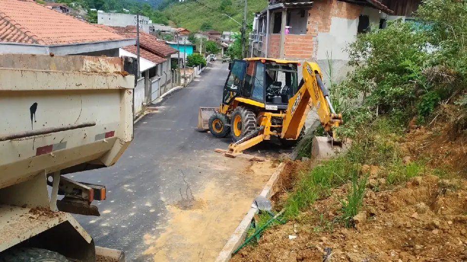 Morador tem obra feita após reclamação na Rádio Cidade