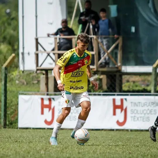Destaque da base do Brusque é contratado pelo Flamengo sub-20