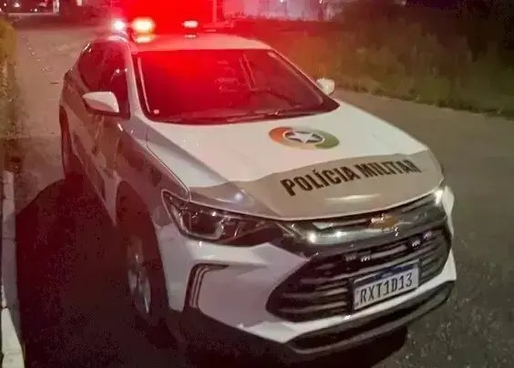 Abordagem entrega mulher traficante de drogas em Guabiruba 