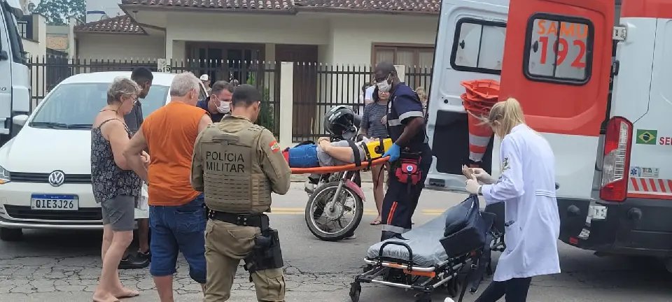 Colisão aconteceu no cruzamento das ruas
