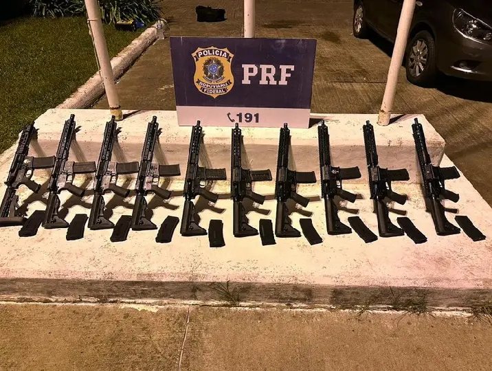 PRF localiza 10 fuzis escondidos no tanque e lataria de carro